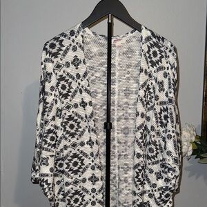 Arizona Jean Company Monochrome Geometric Cardigan